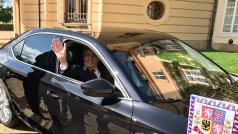 Ptezident Miloš Zeman v Lánech převzal nové vozy automobilky Škoda.