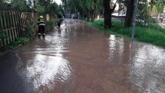 Hasiči na jihu Moravy po bouřkách odčerpávali vodu i ze silnic