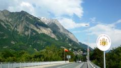 Hranice mezi Švýcarskem a Lichtenštejnskem.