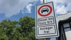 V německém Hamburku se objevila nová dopravní značka, která omezuje vjezd starších dieselových vozidel do centra města.