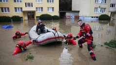 Evakuace. V opavské části Kateřinky dosáhla řeka Opava průtok více než stoleté vody