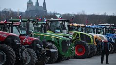 Traktory seřazené na Letenské pláni v Praze