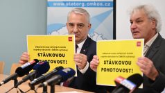 Odborové svazy veřejného sektoru vyhlásily stávkovou pohotovost kvůli tomu, že s vládou zatím nemají dohodu na zvýšení platů pro letošek a příští rok