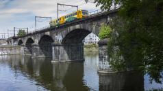 Viadukt nad levým ramenem Vltavy