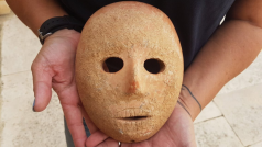 Kamenná maska nalezená u města Hebron
