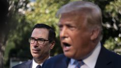 Ministr financí Steven Mnuchin s prezidentem Donaldem Trumpem