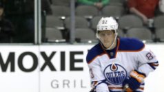 Aleš Hemský (vpravo) v dresu Edmontonu Oilers, kde strávil většinu své kariéry v NHL