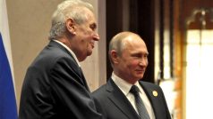 Prezident Miloš Zeman (vlevo) se 14. května v Pekingu sešel s ruským prezidentem Vladimirem Putinem. Během schůzky, která je naplánována asi na hodinu, by měli mluvit třeba o terorismu nebo o ekonomické spolupráci.