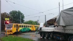 V Olomouci se srazil vlak a nákladní automobil.