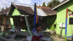 Zemětřesení na indonéském ostrově Sulawesi způsobilo řadu škod.