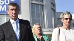 Premiér Andrej Babiš, ministryně pro místní rozvoj Klára Dostálová a ministryně průmyslu Marta Nováková