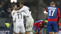 Radost plzeňských fotbalistů na moskevském stadionu Lužniki při zápase proti CSKA Moskva