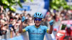 Španělský cyklista Pello Bilbao ze stáje Astana po vítězství v sedmé etapě letošního Gira