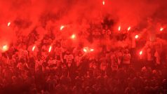 Fanoušci Baníku s pyrotechnikou na finále Mol Cupu