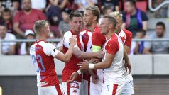 Fotbalisté Slavie se radují z gólu Tomáše Součka v zápase Československého Superpoháru proti Trnavě