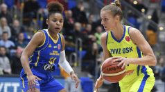 Kateřina Elhotová z USK Praha a Maxuella Mbakaová z týmu Castors Braine.