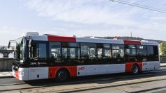 Pražský dopravní podnik představil ve středu prototyp autobusu v nových barvách MHD.