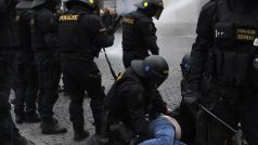 Zásah policie na demonstraci na Staroměstském náměstí v Praze
