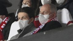 Epidemiolog a bývalý ministr zdravotnictví Roman Prymula (vpravo dole) sleduje utkání Slavia Praha proti Leicesteru