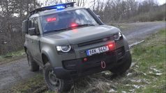 Policisté budou jezdit ve speciálních Land Roverech Defender. Speciálně upravené auto, které je na fotografii, téměř odpovídá vozům požadovaným policií.