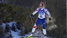 Biatlonistka Lucie Charvátová ve štafetovém závodě olympijských her v Pekingu