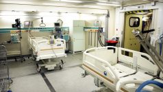 Příprava provozu zdravotnického zařízení polní nemocnice v Letňanech na Výstavišti pro pacienty s covidem-19.