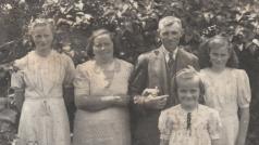 Poválečné foto rodiny Hejtmánkových