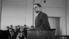 V září 1940 se Pilecki nechal dobrovolně zatknout gestapem, aby se dostal do koncentračního tábora Osvětim