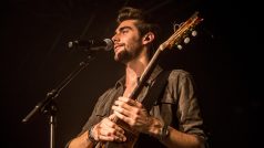 Zpěvák Alvaro Soler na koncertě v Miláně z roku 2015