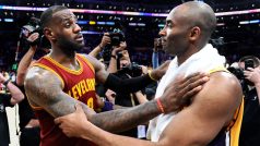 LeBron James ještě v dresu Clevelandu v rozhovoru s Kobe Bryantem