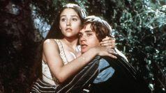 Olivia Husseyová jako Julie a Leonard Whiting jako Romeo ve filmu Romeo a Julie režiséra Franca Zeffirelliho z roku 1968