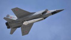 Ruská stíhačka MiG-31 údajně nese hypersonickou střelu Kinžal