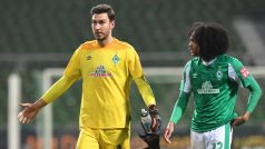 Jiří Pavlenka a jeho spoluhráč Tahith Chong