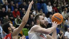 Basketbalista Nymburka Martin Kříž