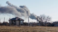 Z letiště u ruského města Kursk stoupá dým