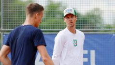 Tomáš Berdych na tréninku s tenistou Jiřím Lehečkou