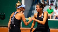 Markéta Vondroušová a Miriam Kolodziejová na turnaji v Praze