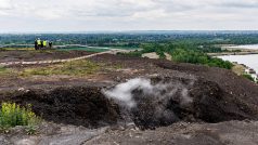 Sanaci hořící haldy čeká další zdržení. Báňský úřad opět neschválil změnu provozu úložného místa - vadí mu chybějící EIA i povolení stavebního úřadu