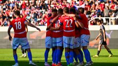 Čeští fotbalisté se radují z vítězství 2:1 nad Severní Makedonií