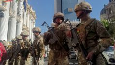 V bolivijské metropoli La Paz se shromáždila část armády s těžkou technikou