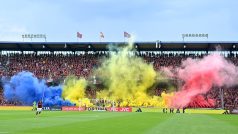 Nový šéf Disciplinární komise Ligové fotbalové asociace Jiří Matzner si uvědomuje, že pyrotechniku z českých stadionů stoprocentně nevyřadí