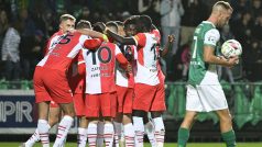 Fotbalisté Slavie se radují ze vstřeleného gólu v duelu proti Bohemians