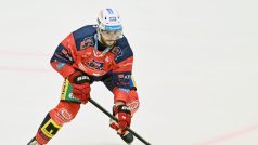 Hokejista Jakub Zbořil v dresu pardubického Dynama