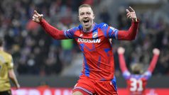 Útočník Viktorie Plzeň Daniel Vašulín slaví vítězný gól proti Realu Sociedad v Evropské lize