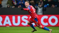 Útočník Plzně Matěj Vydra slaví gól proti Manchester United