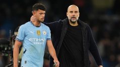 Záložník Matheus Nunes a Pep Guardiola