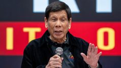 Bývalý prezident Filipín Rodrigo Duterte hovoří na setkání v Hong Kongu (9.3.2025)