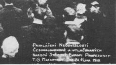 Prohlášení nezávislosti Čechoslováků profesorem Tomášem G. Masarykem 26. 10. 1918 na kongresu národností u „Domu nezávislosti“ ve Filadelfii ve Spojených státech amerických.