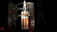 Raketa Delta IV Heavy s Parkerovou sluneční sondou připravená na start