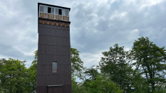 Vyhlídková věž na Vlčí hoře je zrekostruovaná